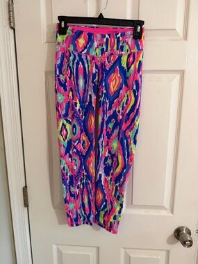 Lilly Pulitzer Neon print Luxletic capri pants  in Blue, Pink & Green